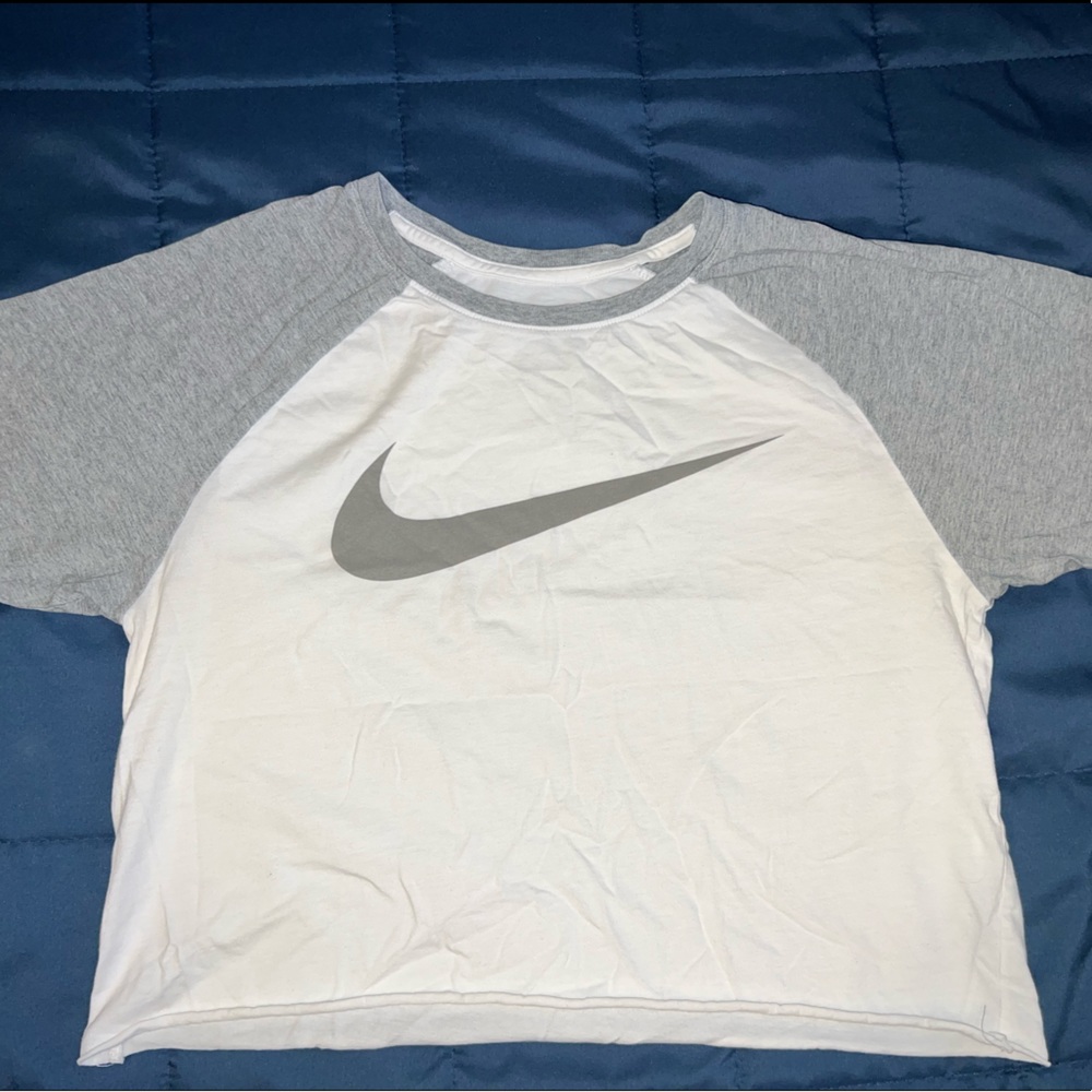 Cropped Nike Tee